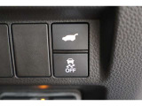 パワーテールゲート装備!荷物を持っていてもスイッチ一つでテールゲートの開閉が可能です!パワーテールゲートは運転席からも操作することが可能です!