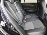 リアシートも厚く、長時間の移動もらくらくです!車種によってはラゲージスペースやトランクへのアクセスも可能!乗り心地・使い勝手共に充実です!!