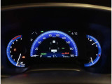 とっても見やすいメーターです。夜間時はラグジュアリーな気分にさせてくれる照明が魅力ですので、夜のドライブも楽しみになりますよ♪