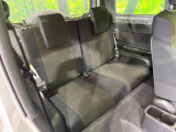 後部座席も気になるようなキズ・汚れやへたり等、大きなダメージはなく、良好な状態です。