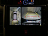 車両全体を上から表示し車両周囲を確認する事が出来るので、狭い駐車場等で重宝する装備です もちろんバックモニターとしての機能もございます