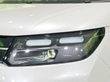 【LEDヘッドライト】悪天候や夜間走行時も良好な視界を確保し安心して運転できる高輝度LEDヘッドライトを装備!点灯速度が早く、消費電力も抑えられています。