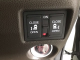 【両側パワースライドドア】両側がパワースライドドアになっており、運転席のスイッチやスマートキーでも開閉が可能です!開口部も広いので乗り降りも楽々♪