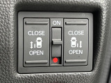 【両側パワースライドドア】スマートキーや運転席のスイッチで後席両側スライドドアの開閉が可能♪電動だから力を入れてドアを開ける必要が無く、小さなお子様でも簡単に開け閉めでき快適です♪