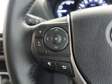 ステアリングスイッチ付き。前方から目を離すことなく操作することが可能です。
