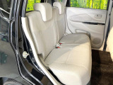 後部座席も気になるようなキズ・汚れやへたり等、大きなダメージはなく、良好な状態です。