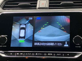 【アラウンドビューモニター】車を上から見下ろしているかのような映像で周囲の状況がひと目で確認、狭い駐車場に駐車するときも安心です♪