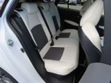 後部座席もゆったりとお掛け頂けます!