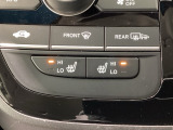 運転席と助手席にはシートヒーターが付いています☆寒い時期に腰周りを温めてくれるので体全体が温まりやすいのは勿論、暖房と違い顔に風が当たらないので、乾燥肌やドライアイの方でも大丈夫☆
