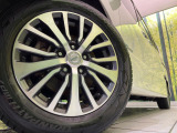【純正16インチアルミホイール】外観にマッチした純正アルミホイールを装着しております。各種社外アルミホイールや、スタッドレスタイヤも取扱いしております。是非ご相談ください♪