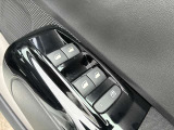 快適なショールームにて、お車選びのお手伝いから、ご購入後の整備待ちまで、ご対応致します。