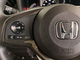 ステアリングスイッチがついていますので、オーディオのチャンネル変更、ボリューム、ジャンル変更が操作可能です。ハンドルから手を離さず安全に操作できます。