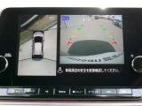 まるで上空から見下ろしているような感じで駐車が楽にできるアラウンドビューモニター!
