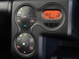 車内を快適に、オートエアコンを装備しています。