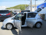 5ドアーで乗り降りし易い車です