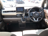【インパネ全体】手が届きやすく、どなたでも運転しやすいです。シンプルで使いやすい設計になっています!