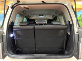 普段のお買い物や通勤、送迎等に十分な荷室スペースを確保しております。セカンドシートを倒すと、大きな荷物の積載も可能です♪