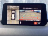 狭い場所での駐車やすれ違いなどでより的確な運転操作に役立つ360&deg;ビューモニターが装備されています。