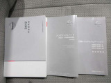 取扱い説明書 整備記録簿です前オ-ナ-の整備歴がわかるため無駄な部品。工賃が発生せず効率の良い整備が行えますまた丁寧に乗っていた証拠でもありますので車両状態の信頼性にもつながってまいります