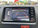 バックモニター、パノラミックビューモニター搭載車!目視しづらいクルマの周囲をぐるりと見渡せ、しっかり確認ができます。