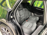 後部座席も気になるようなキズ・汚れやへたり等、大きなダメージはなく、良好な状態です。