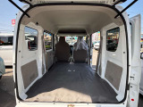 シートをすべて倒すとこんなに広々。たくさん荷物を積めます。これだけのスペースであればかなりの荷物が載せられます!