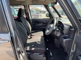 開口も広くシート位置も適度な高さですので乗降ラクラク!シートの高さ調節も可能です◎足元もゆったりしてますよ!!