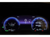 とっても見やすいメーターです。夜間時はラグジュアリーな気分にさせてくれる照明が魅力ですので、夜のドライブも楽しみになりますよ♪