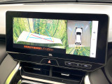 【パノラミックビューモニター】専用のカメラにより、上から見下ろしたような視点で360度クルマの周囲を確認することができます☆死角部分も確認しやすく、狭い場所での切り返しや駐車もスムーズに行えます。