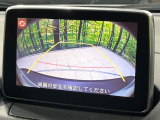 【バックカメラ】駐車時に後方がリアルタイム映像で確認できます。大型商業施設や立体駐車場での駐車時や、夜間のバック時に大活躍!運転スキルに関わらず、今や必須となった装備のひとつです!