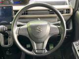 インテリアに合わせたデザインのステアリングは、運転される方のことも考え、運転しやすい形状、大きさです。是非一度、実際に触ってお確かめください。