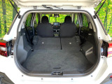 普段のお買い物や通勤、送迎等に十分な荷室スペースを確保しております。セカンドシートを倒すと、大きな荷物の積載も可能です♪