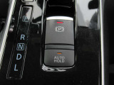 『パーキングブレーキ』です♪♪『オートホールド』は走行停止中にブレーキから足を離しても停止状態を保つ装置です♪♪