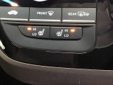 運転席/助手席シートヒーターで寒い日もすぐに温かくなり快適に過ごせます。2段階の温度調整が可能です