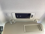マツダ純正オプションのスマートインETC装備です。運転席のバイザーの内側にETCを収納しているのでいざというときにあわてず確認できます。料金所も小銭いらずでらくらくです。