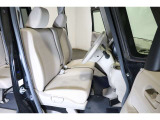 すわり心地の良い運転席・助手席です。長時間のドライブの疲れ軽減に貢献します。どうぞ快適なドライブを♪