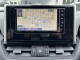 純正7インチナビを装備。タッチパネル式で使いやすく、お出かけもラクラクです。