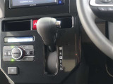 ストレート式のシフトレバーを採用しております♪シンプルなので、誰でも使いやすいですネ☆