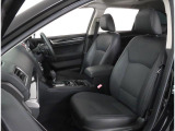 長時間の運転も疲れにくいフロントシート!体をしっかり支えてくれて運転がしやすい形状です!