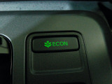葉っぱマークのECONスイッチ!ONにするだけで、エンジンやエアコンなどを協調制御。燃費の向上に貢献します!