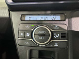 オートエアコン付きなので一度、気温を設定すれば自動的に過ごし易い温度に調整してくれますよ。 車内をいつでも快適空間にしてくれます。