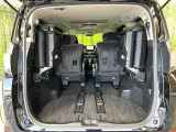 普段のお買い物や通勤、送迎等に十分な荷室スペースを確保しております。セカンドシートを倒すと、大きな荷物の積載も可能です♪