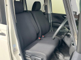 運転席シート廻りは使用感も少なく、良好な状態となっています。前オーナー様が丁寧に使っていたことがよくわかりますね。