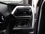 運転席のカップホルダーはエアコンの吹き出し口の前にありますので冷やしたり温めたり出来ます☆