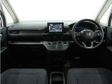 ◆視界広々で非常に運転しやすくロングドライブでも疲れを感じさせないすっきりとまとまったインパネ周りです。
