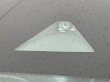 【エマージェンシーブレーキ】走行中に前方の車両等を認識し、衝突しそうな時は警報とブレーキで衝突回避と被害軽減をアシスト。より安全にドライブをお楽しみいただけます。