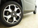 アルミホイール付!鉄ホイールと違って軽いので燃費にも影響してきます。ガソリンの高騰に少しは貢献します!足元がきまります。