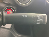 【オートライト】周りの明るさに応じて自動でヘッドライトの点灯・消灯ができる機能です!ライトの付け忘れ・消し忘れなどが無くなり、雨の日や夕方の走行も安心!トンネル通過時も便利ですね♪