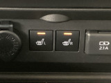 運転席と助手席にはシートヒーターが付いています☆寒い時期に腰周りを温めてくれるので体全体が温まりやすいのは勿論、暖房と違い顔に風が当たらないので、乾燥肌やドライアイの方でも大丈夫☆