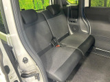 後部座席も気になるようなキズ・汚れやへたり等、大きなダメージはなく、良好な状態です。